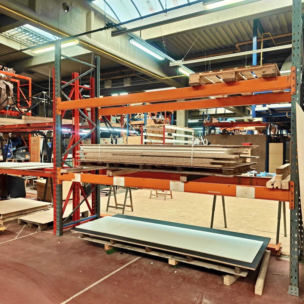 Pallet rack / deliveries